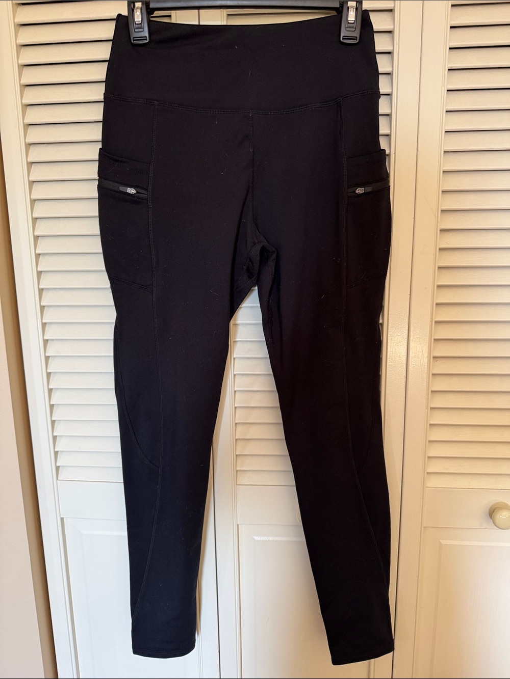 Women’s Black High-Waist Active Leggings with Side Pockets